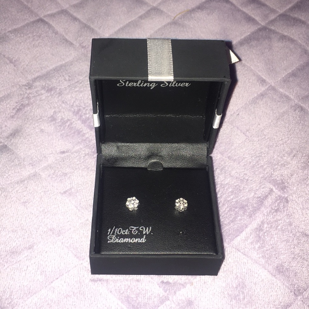 NWT 1/10ct Diamond/ Sterling Silver Studs